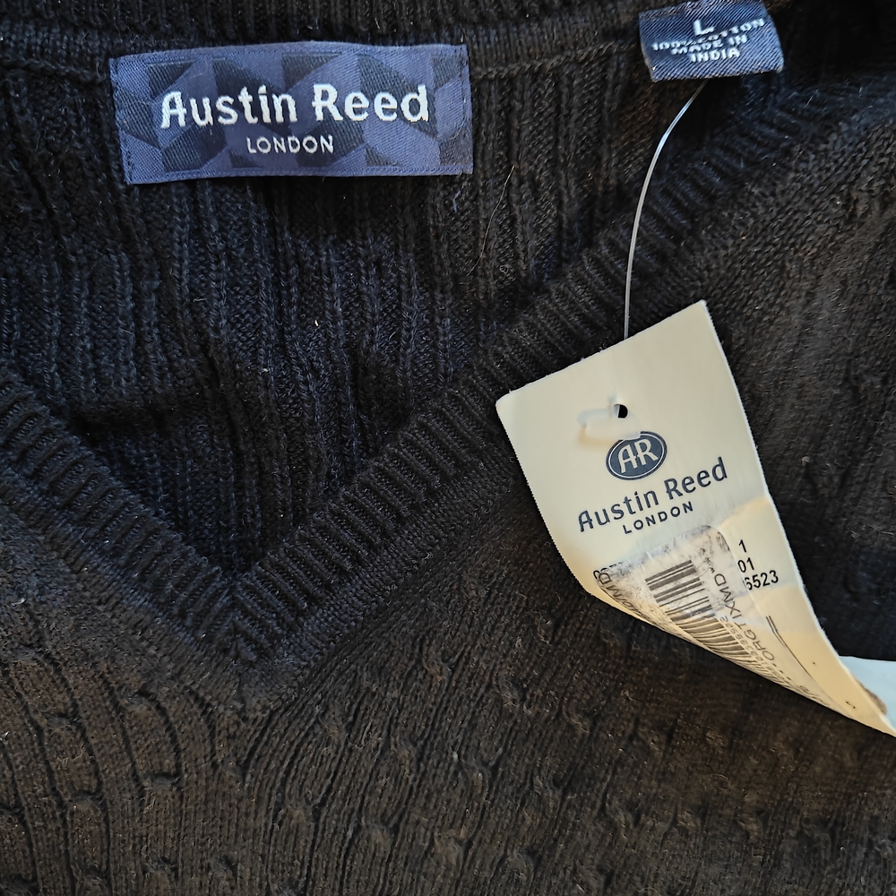 Austin Reed Men's V-Neck Sweater in Black